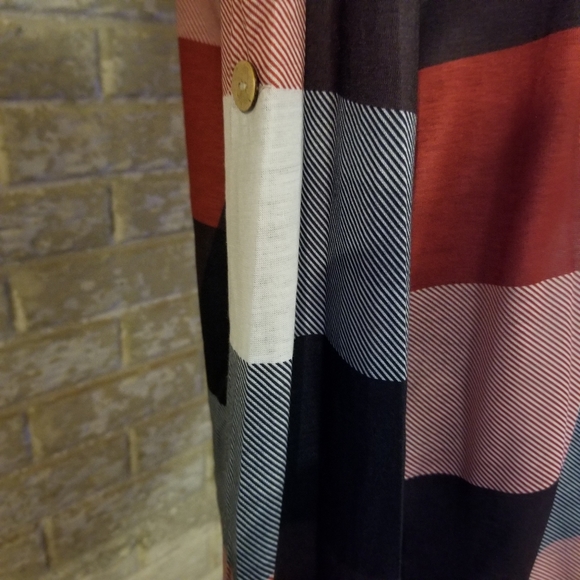 Super Adorable!!! Loose fitted plaid shirt - Picture 7 of 7